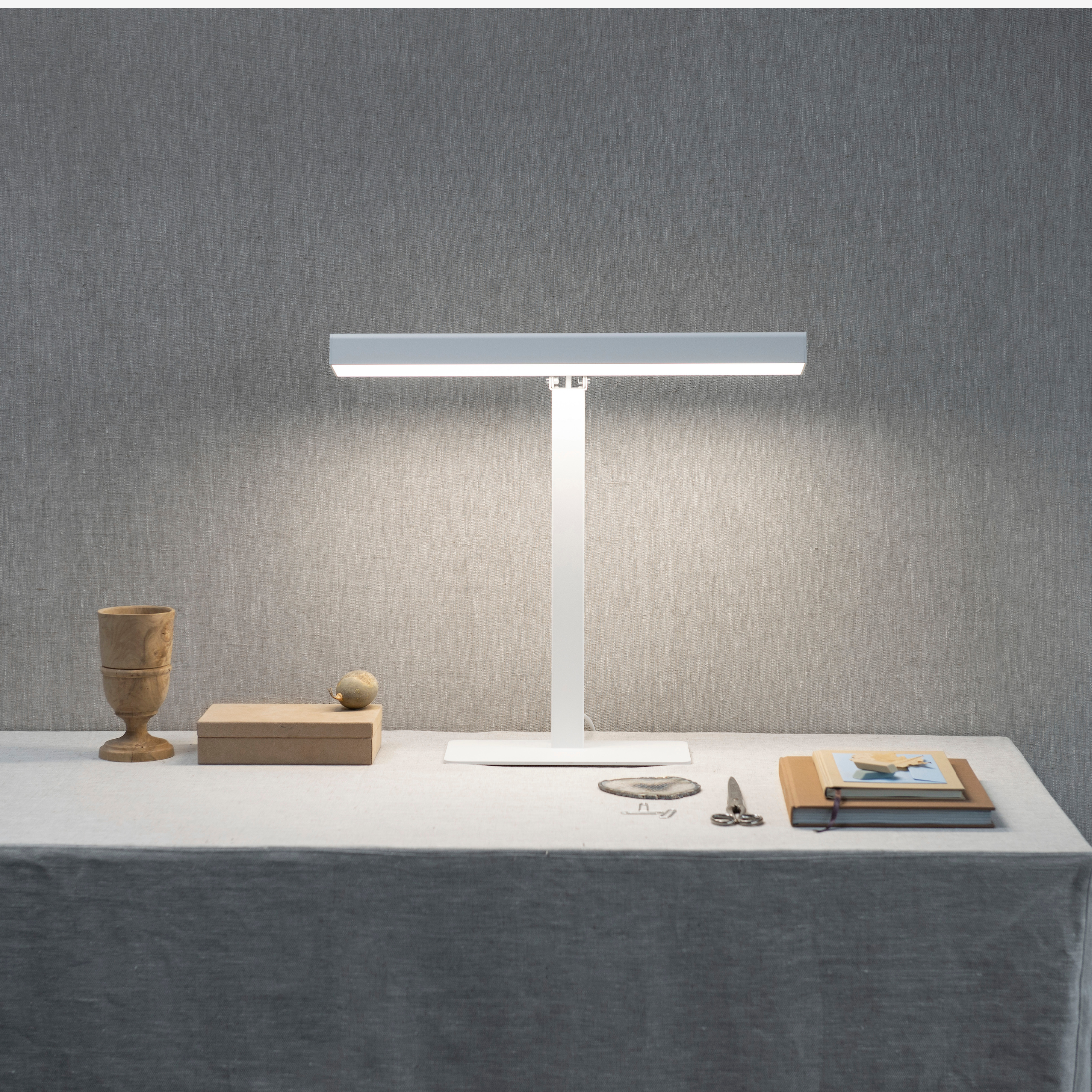 Innolux Valovoima Skrivebord – Stilren lysterapi-lampe for energi og fokus