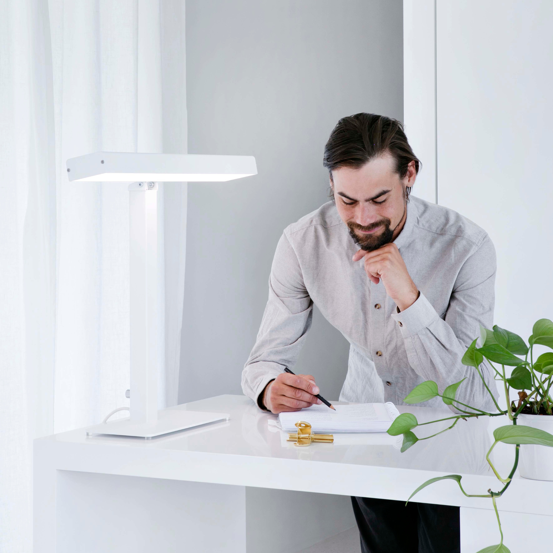 Innolux Valovoima Skrivebord – Stilren lysterapi-lampe for energi og fokus